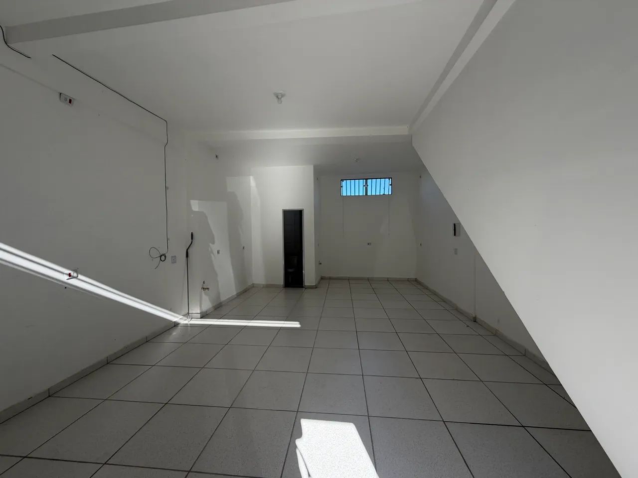 Alugo Salão Comercial. R$1.500,00 - Foto 2
