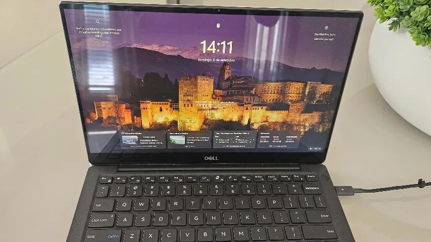 良品 Dell XPS Core i7, 画面 4K タッチパネル Dell XPS 13