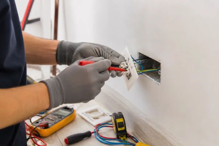 Eletricista Quadro Elétrico