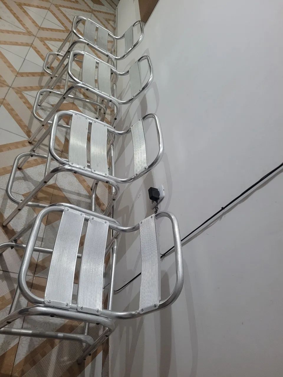 04 Banquetas de alumínio 