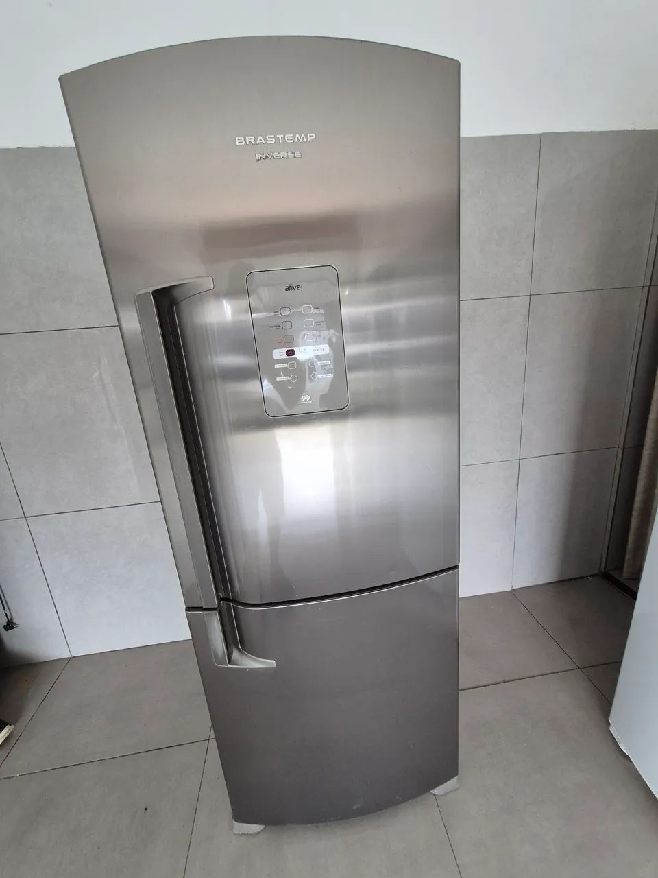 Geladeira semi nova 