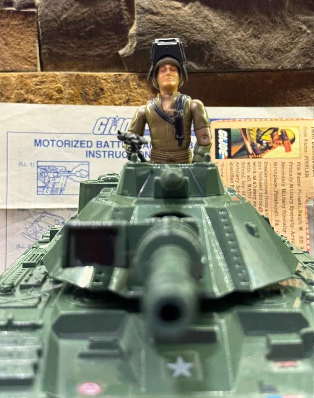 Gi Joe MOBAT Motorized Battle Tank e Gi Joe Steeler Swivel Arm