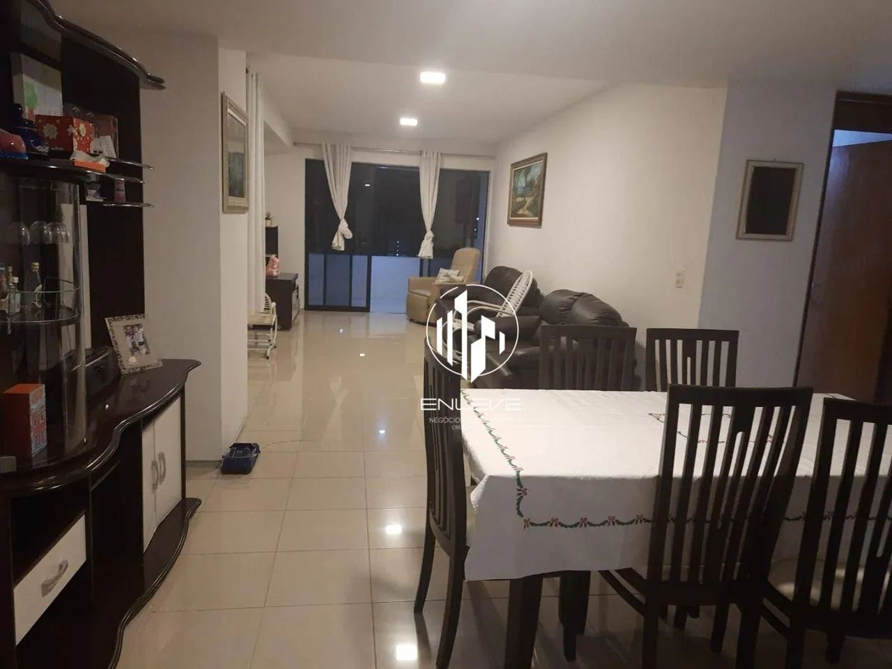 Amplo apartamento com 04 suítes no Miramar