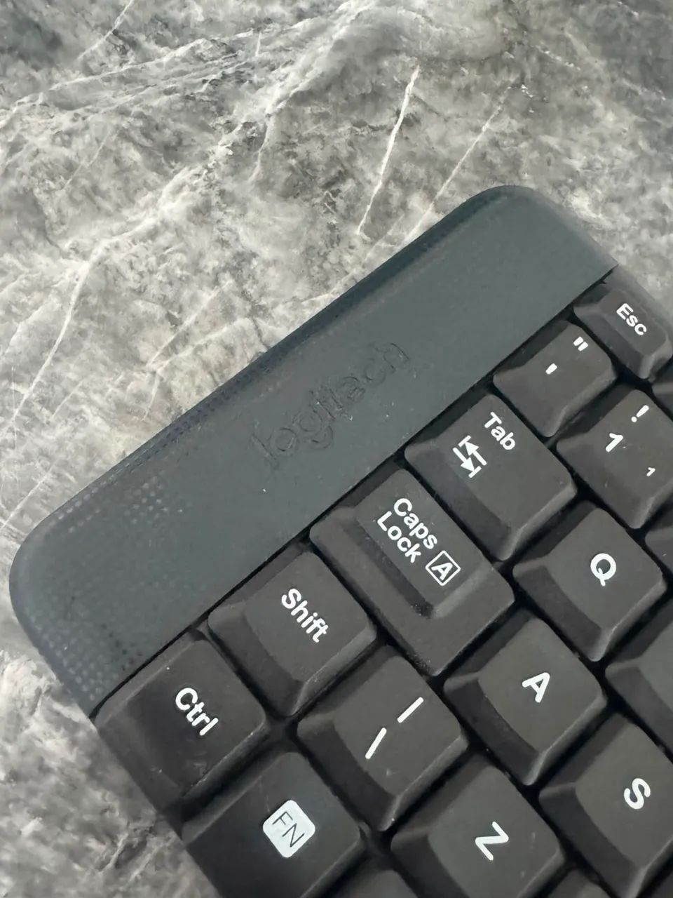 - Kit de Teclado e Mouse sem fio Logitech Mk235 Teclado grafite e mouse preto  - Foto 3