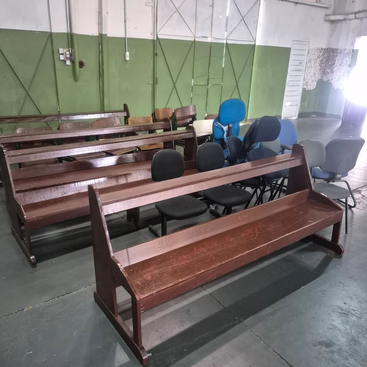LOTE DE CADEIRAS E ASSENTOS 