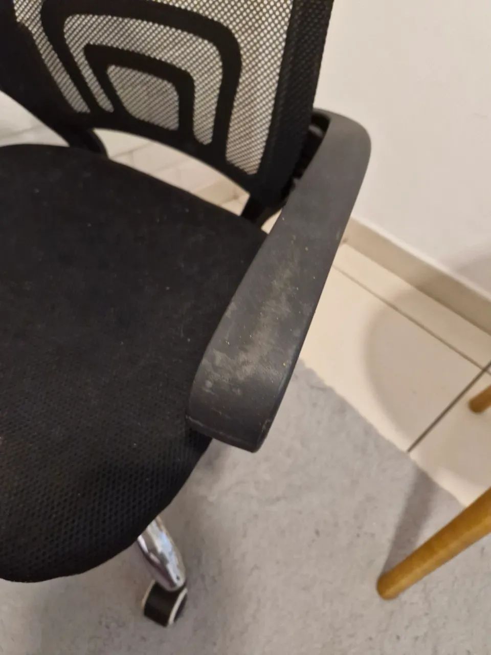 Cadeira de escritório básica  - Foto 5