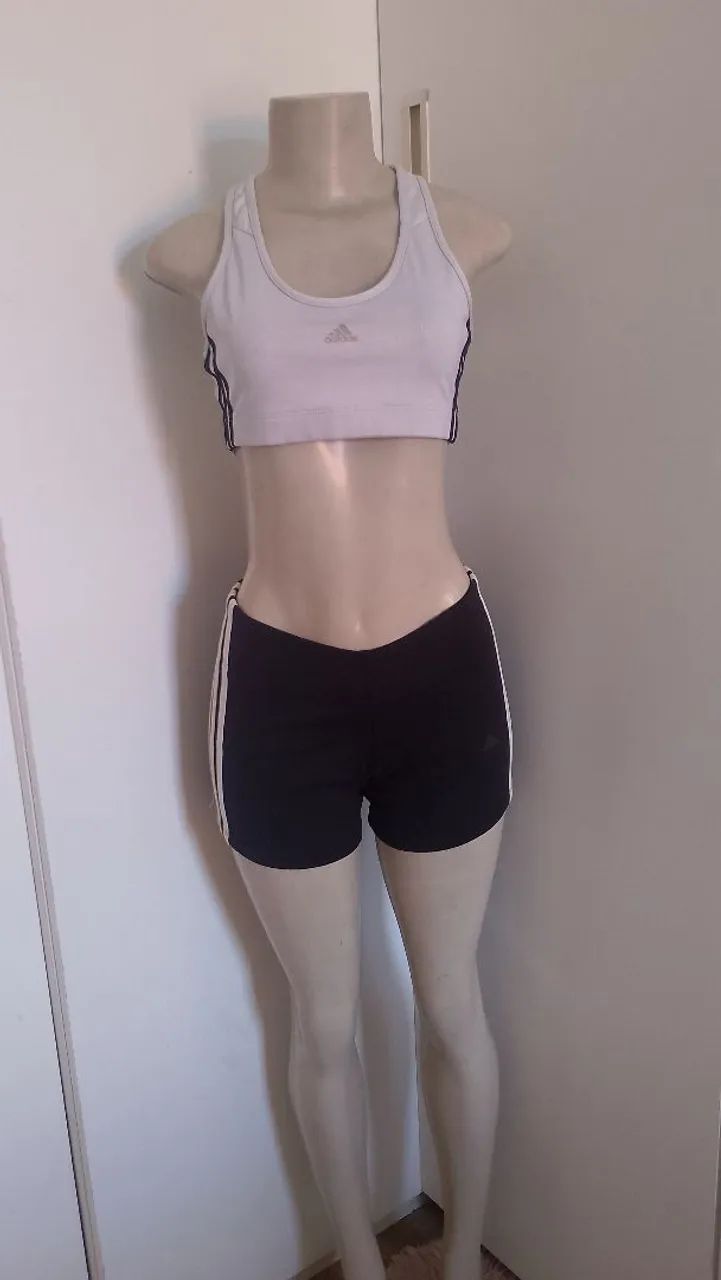 Conjunto de shorts e top Adidas 