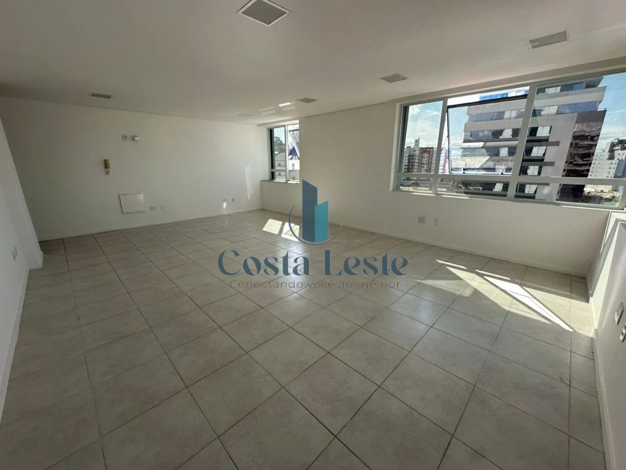 Ampla sala comercial com vista para o mar na Agronômica - Foto 4
