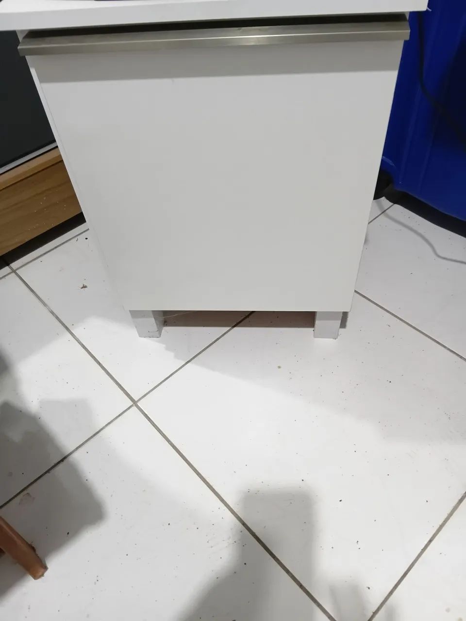 MESINHAS PRÁTICAS COM PORTAS PARA GUARDAR OUTRAS COISAS