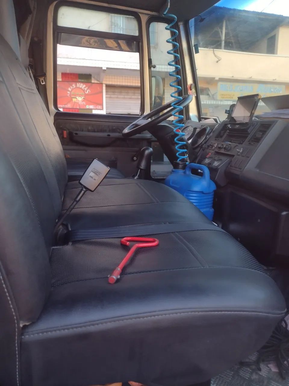 Ford cargo 712 baú  - Foto 5