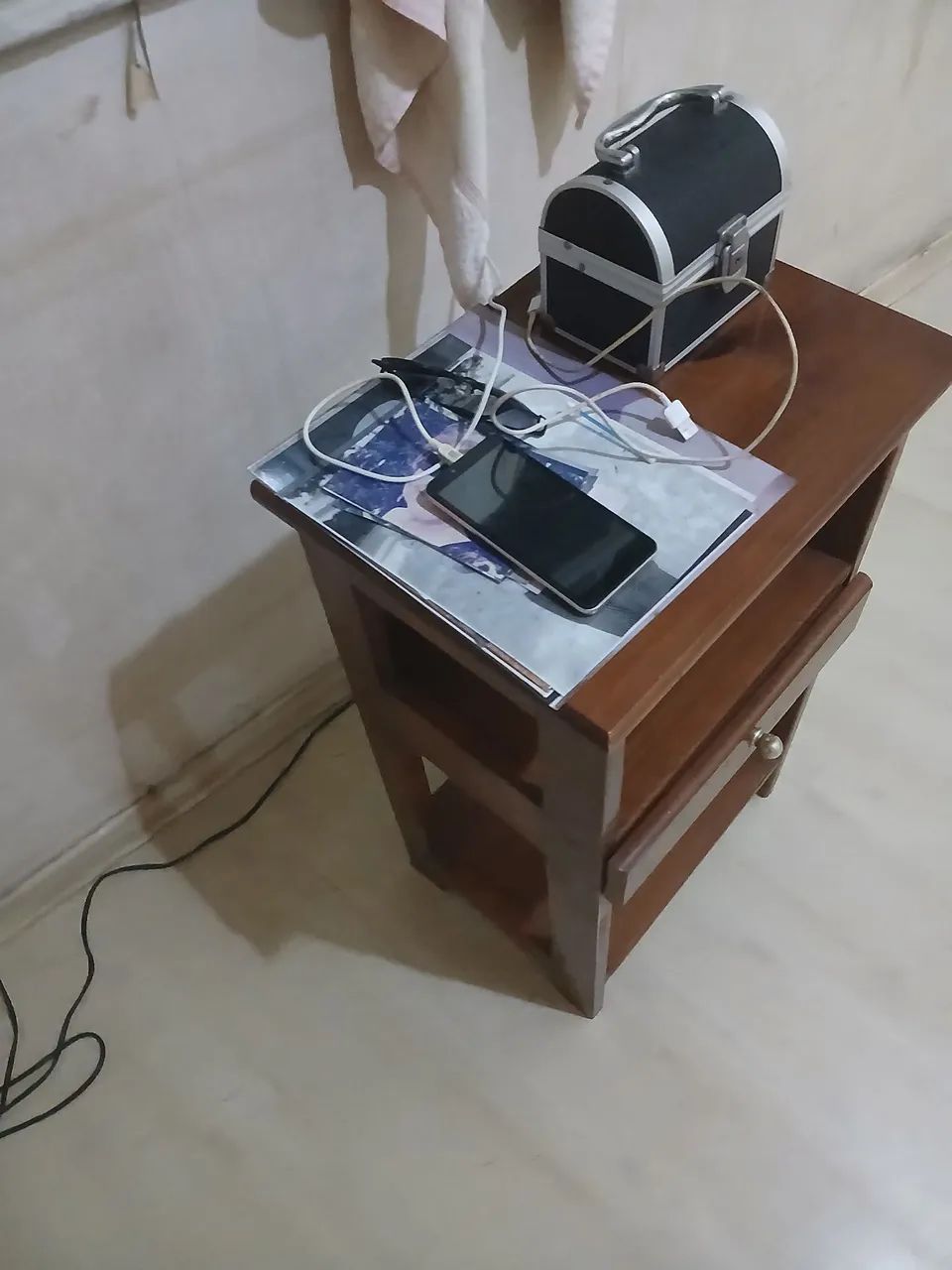 Vendo mesa de cabeceira - Foto 2