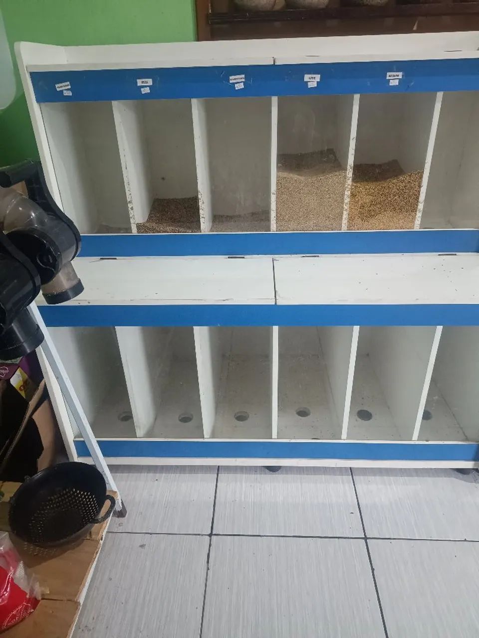 Disponíveis para venda 02 Expositores para Rações.  - Foto 3