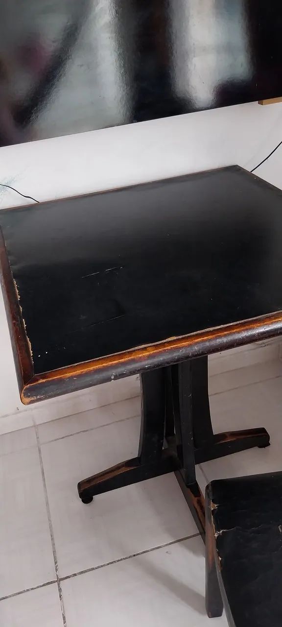 Mesa preta com 2 cadeiras - Foto 3