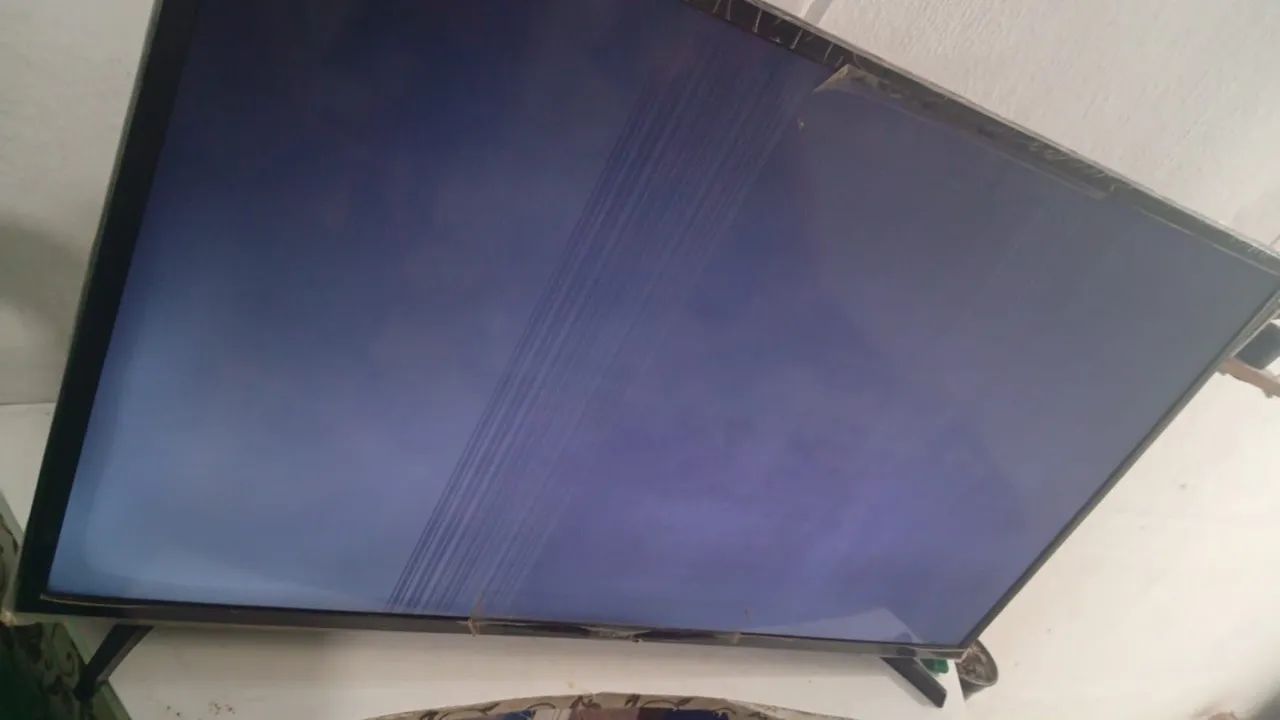 TV 43 SAMSUNG QUEBRADA 100$
