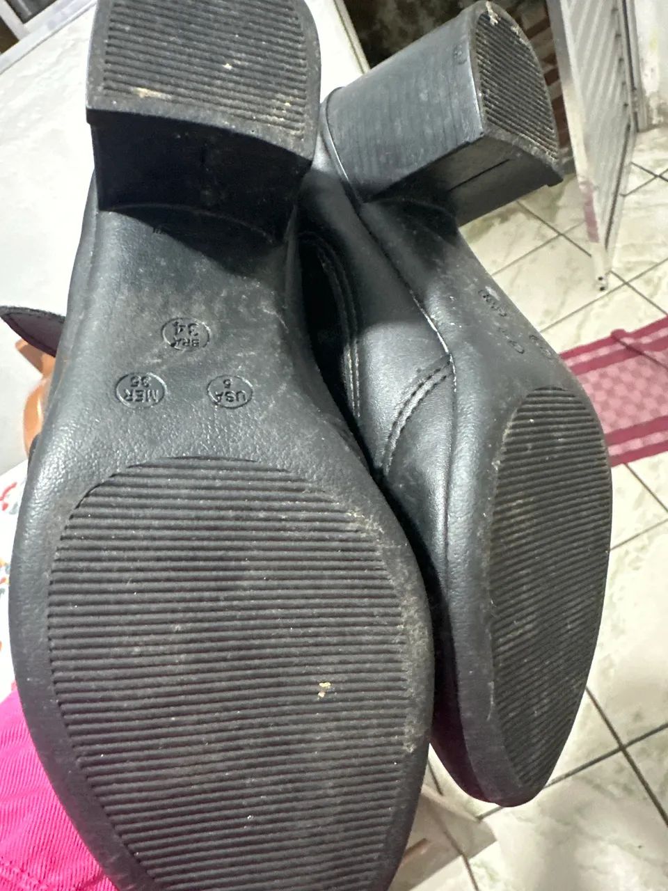 Tênis e uma bota  - Foto 3