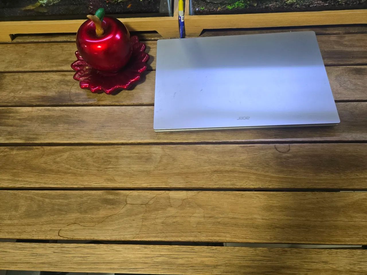 Mesa de madeira maciça com 6 cadeiras  - Foto 2