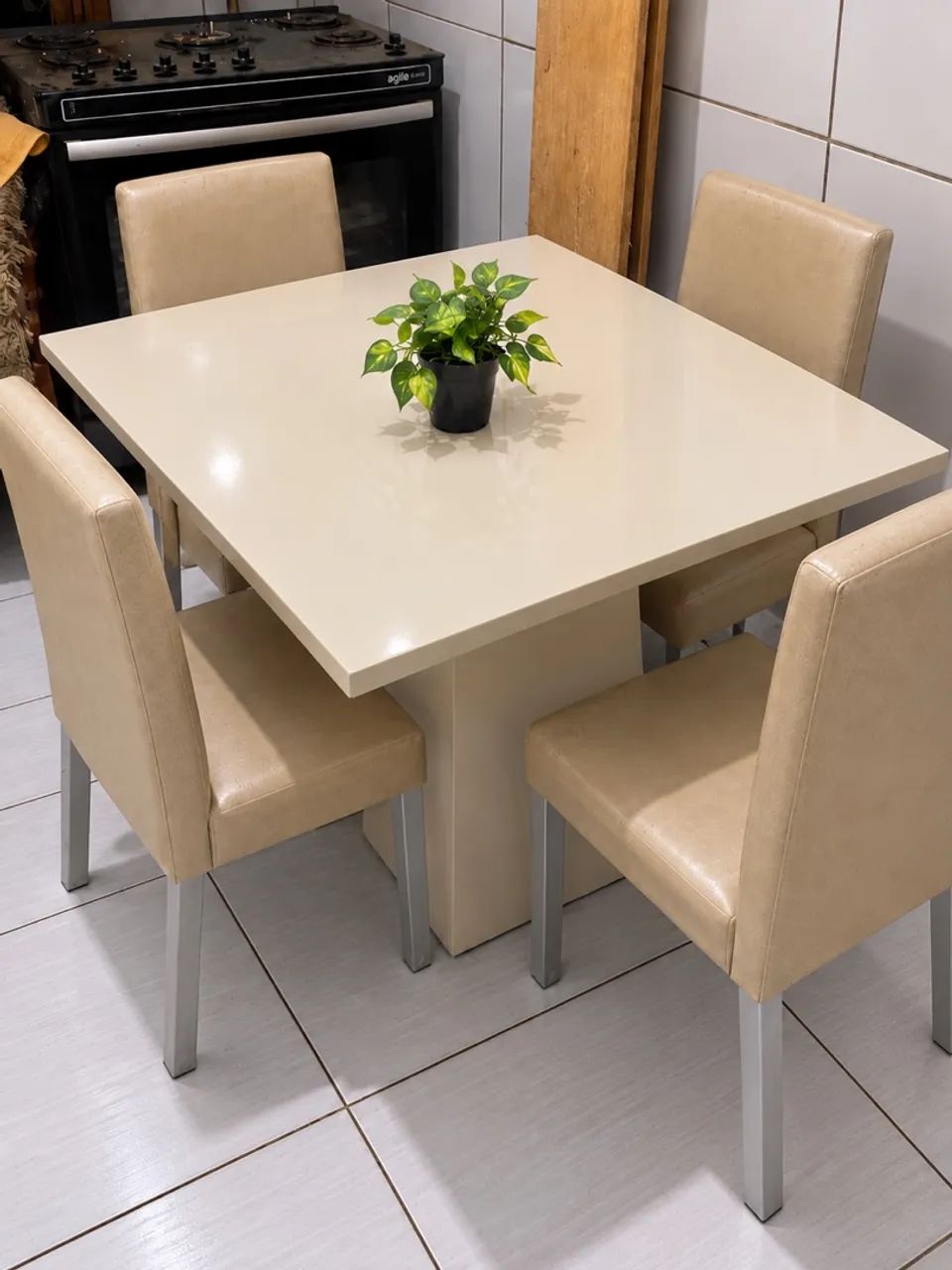 Mesa de jantar com tampo de vidro 10mm 