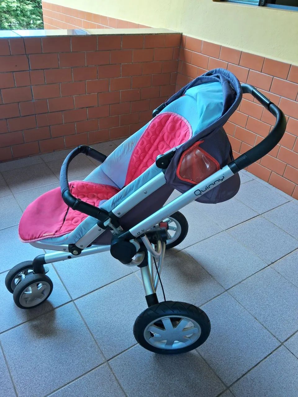 Carrinho de bebê marca Quinny - Foto 4