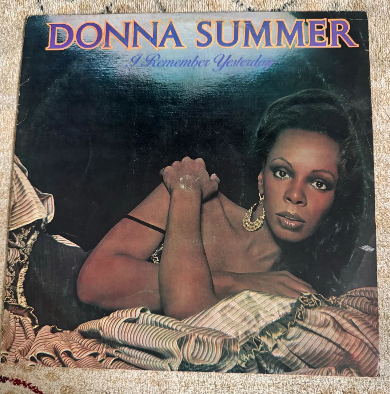 disco de vinil original do álbum "I Remember Yesterday" da cantora Donna Summer