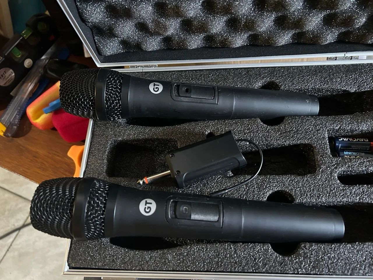 2 Microfone  com maleta 