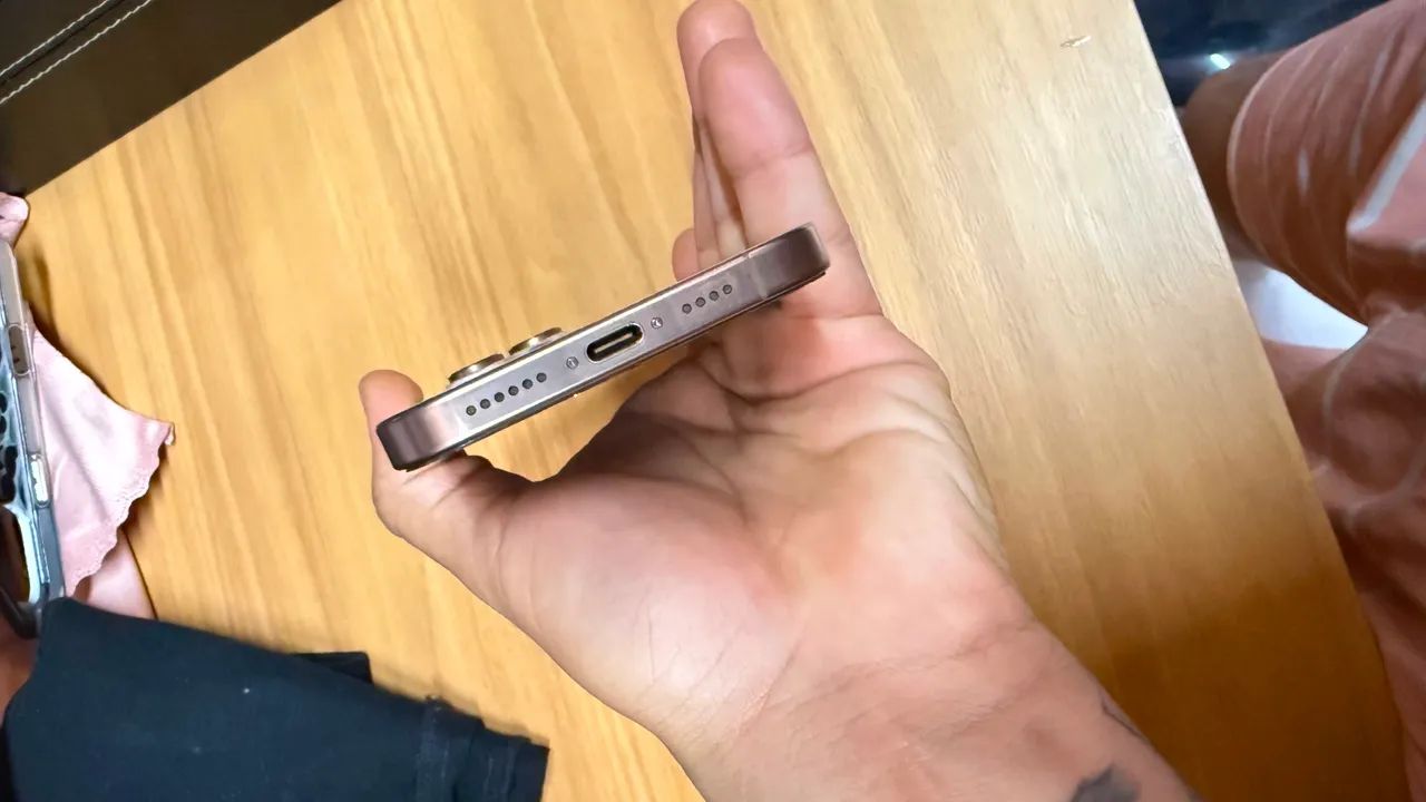 Iphone 16 pro Max  - Foto 5