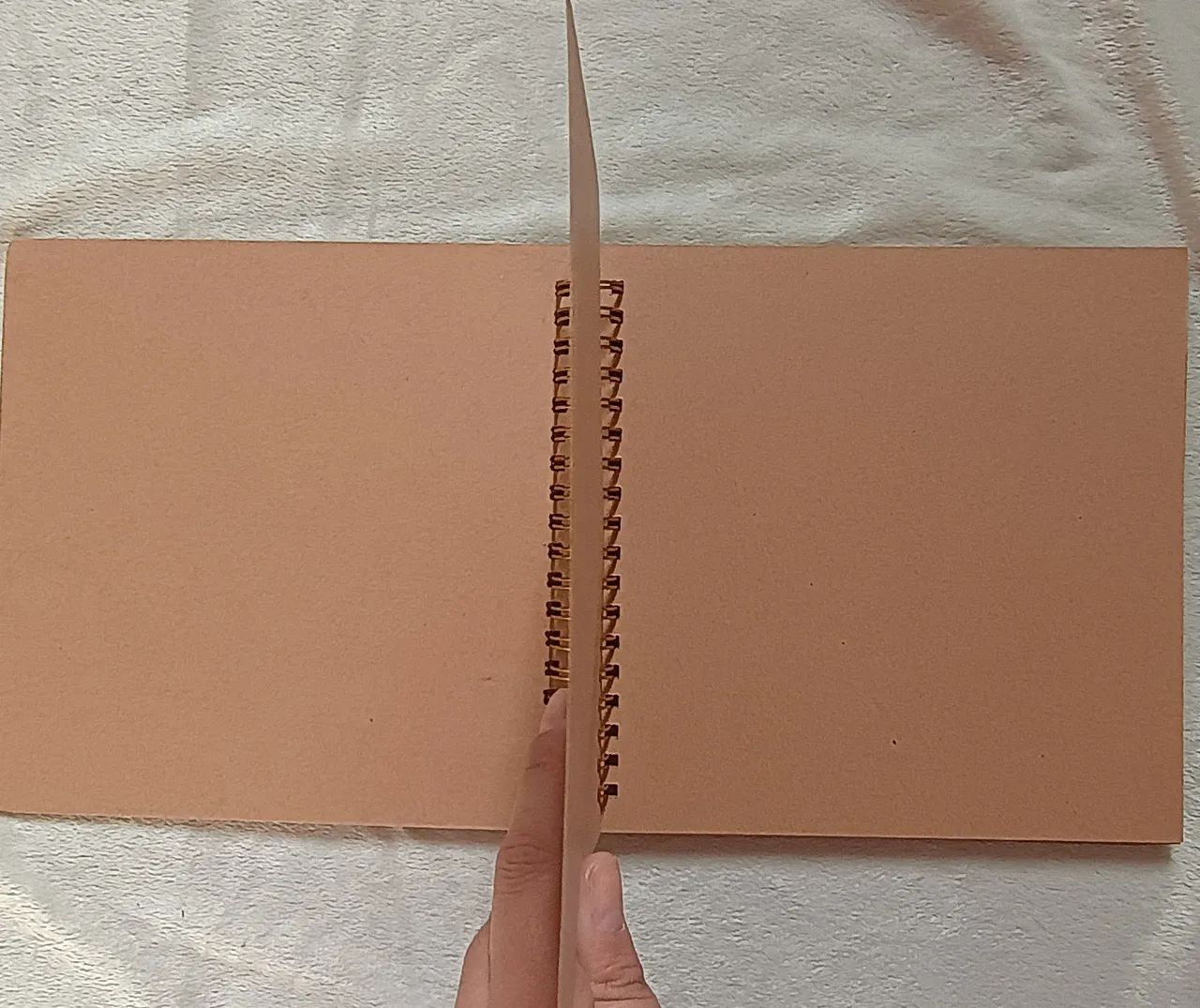 scrapbook kraft com espiral 17,5x17cm - Foto 3