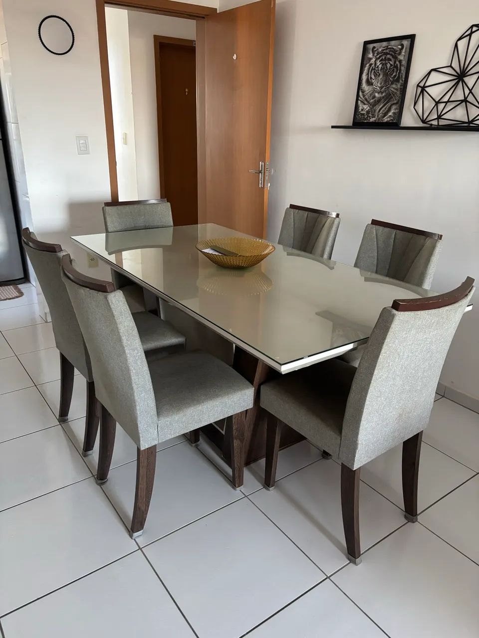Mesa de jantar com 6 cadeiras 