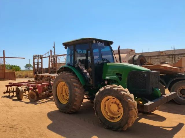 Trator a venda