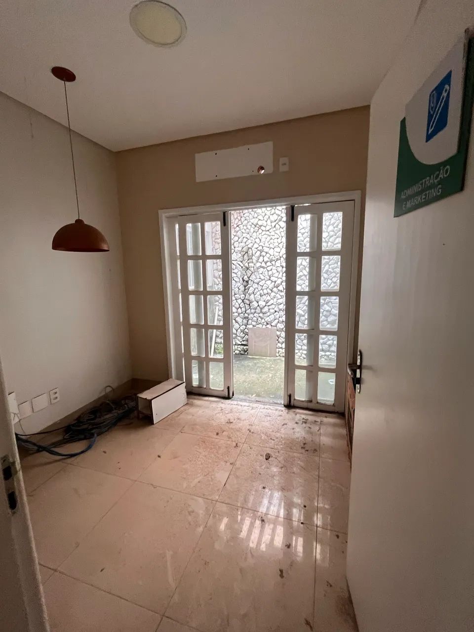 VENDE-SE IMÓVEL COMERCIAL VINHAIS