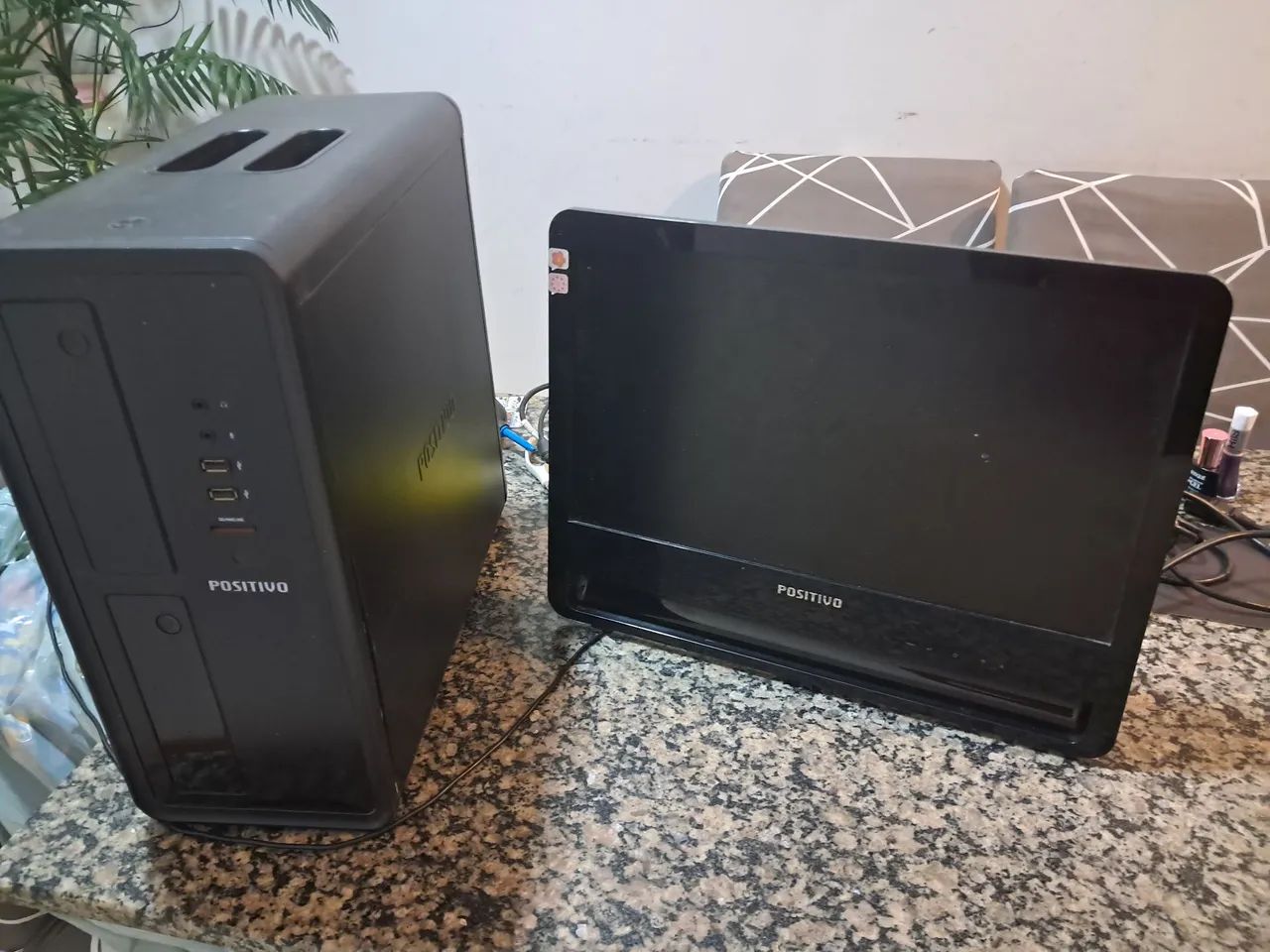Computador e tela antigos