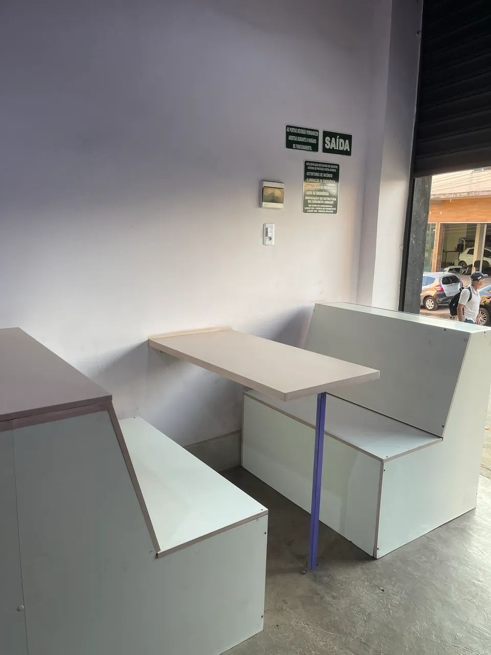 Mesas e Bancos
