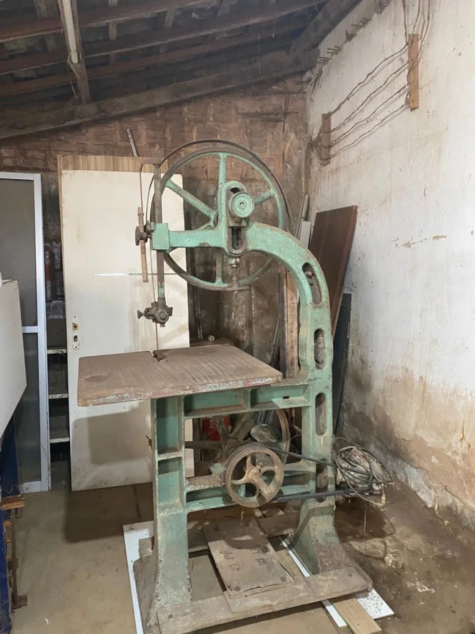 Serra de Fita Ferro fundido 800mm com motor trifásico 