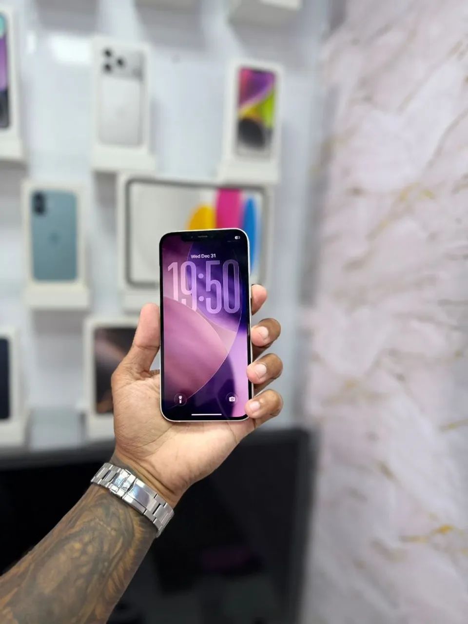 IPHONE 16 128GB ROSA<br>R$ 3.999,00 - Foto 3