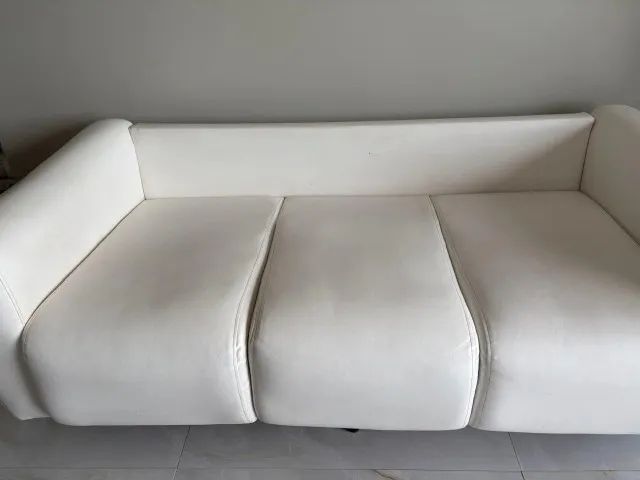 Sofá De Couro Branco 3 Lugares Confortável (Usado) - Foto 2