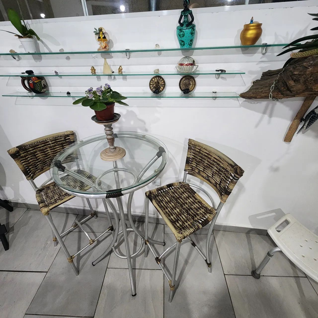 CONJUNTO BISTRÔ c/ MESA DE VIDRO + 2 BANQUETAS - Foto 4