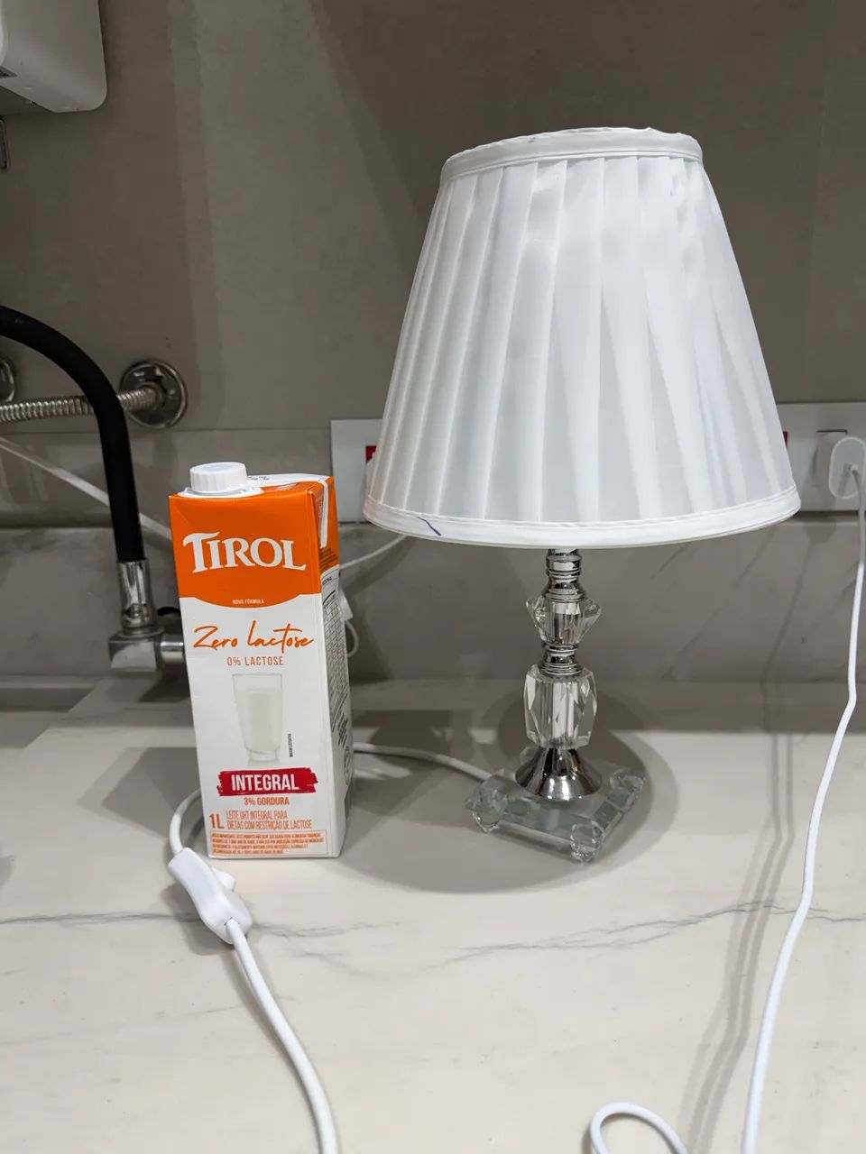 Abajur cúpula tecido branco  - Foto 4