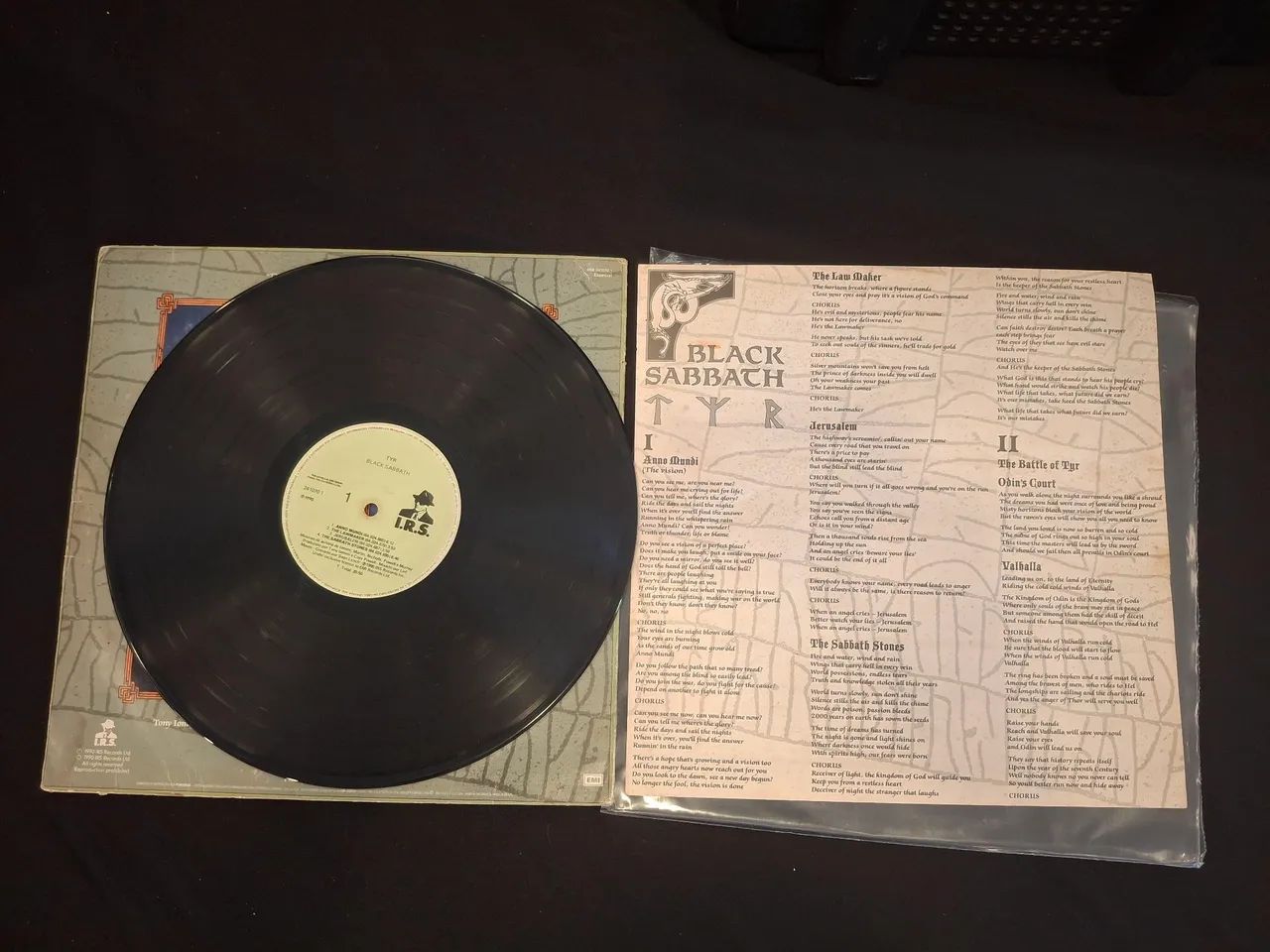 LP Black Sabbath Tyr com.encarte ótimo estado - Foto 4