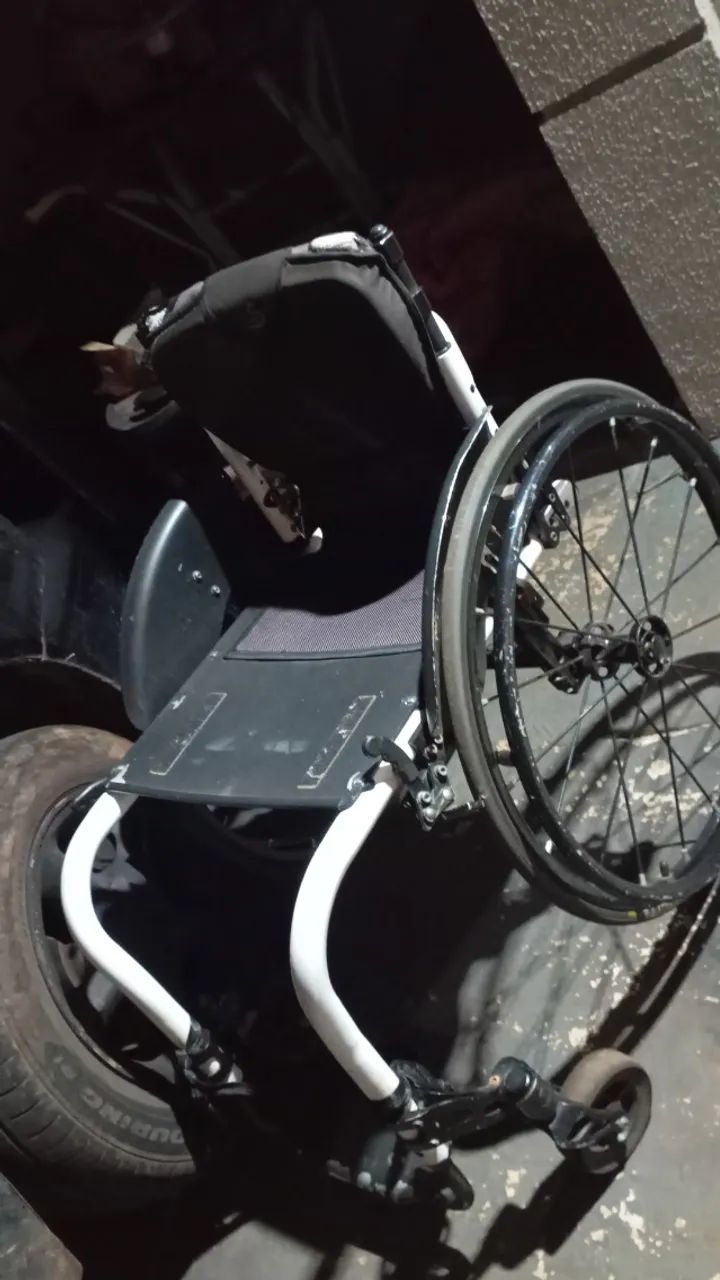 Cadeira de rodas monobloco  - Foto 2