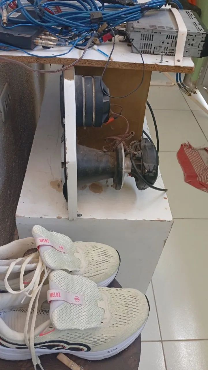 Vendo som de carro 