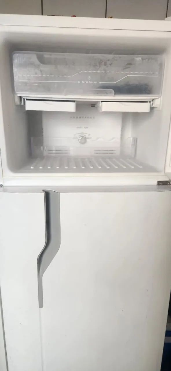 Vendo geladeira pouquíssimo uso - Foto 2