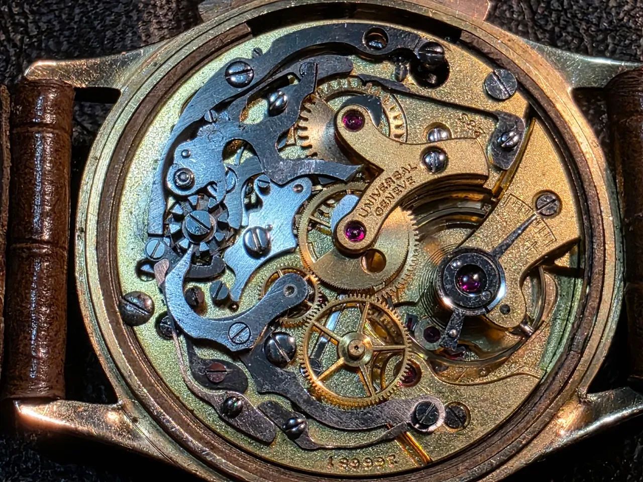 Relógio Universal Geneve Compax. Ouro 18 k.  - Foto 2