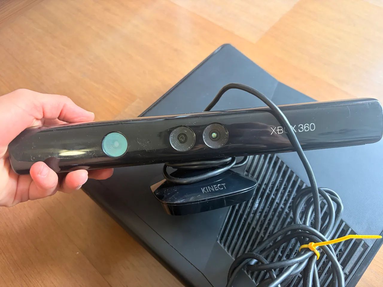 Xbox 360  e kinect com controles originais (travado) - Foto 3
