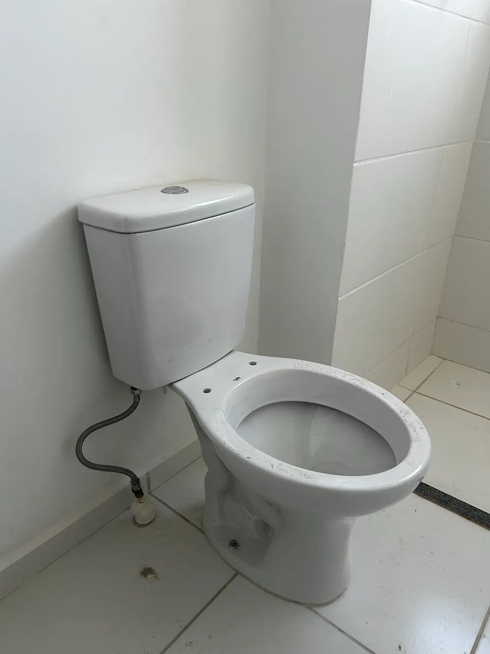     Vaso com caixa acoplada simples: