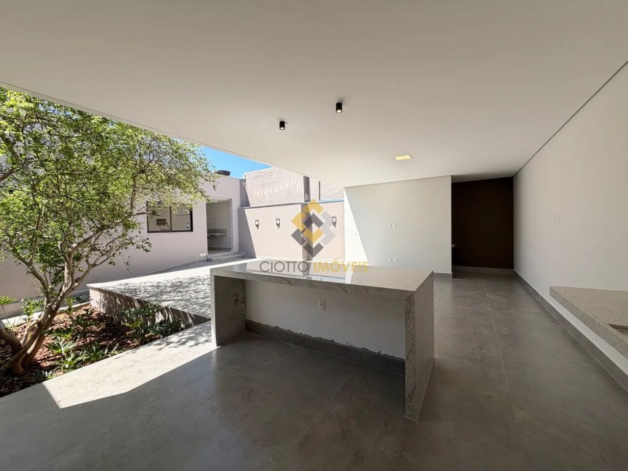 Casa linear a venda no bairro Ouro Preto