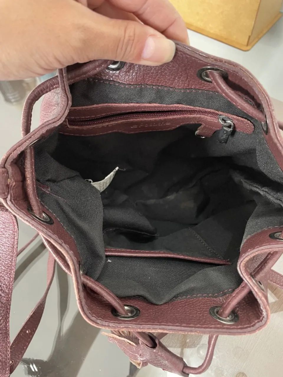 Bolsa Bucket Bag Lê Postiche em Couro Vinho - Foto 5