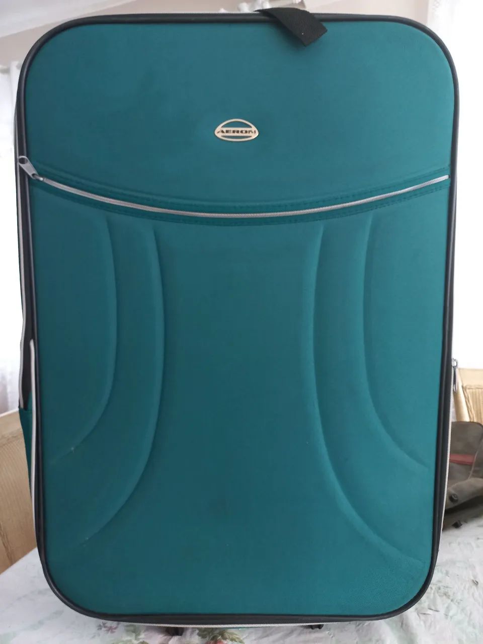 Mala para viagens grandes. Praticamente nova.