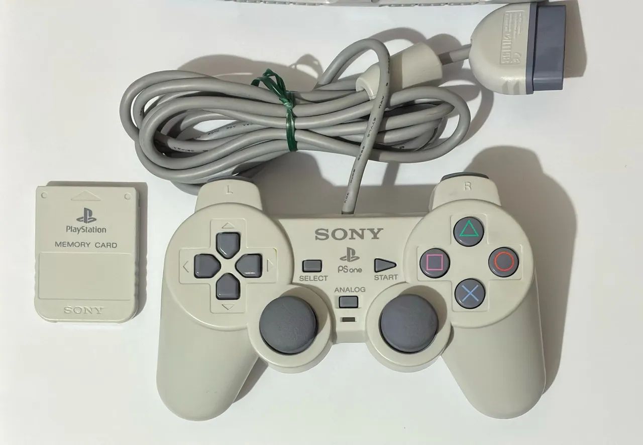 PlayStation PS ONE combo com tela LCD branquinho top  - Foto 2
