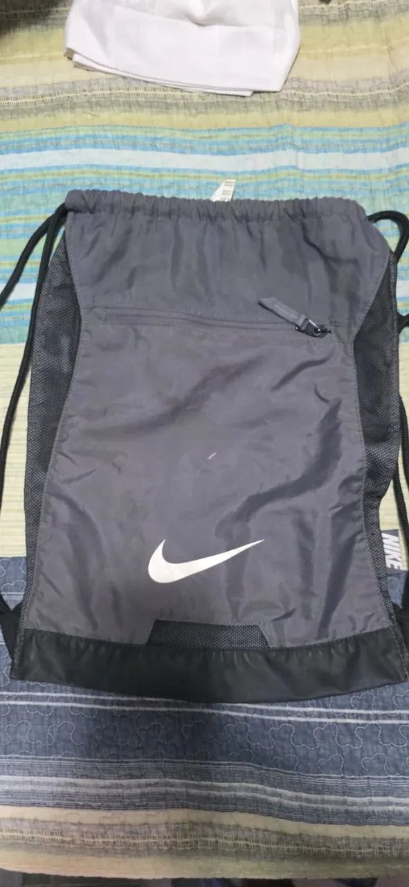 Mochila cordão Nike preta e cinza - Foto 2