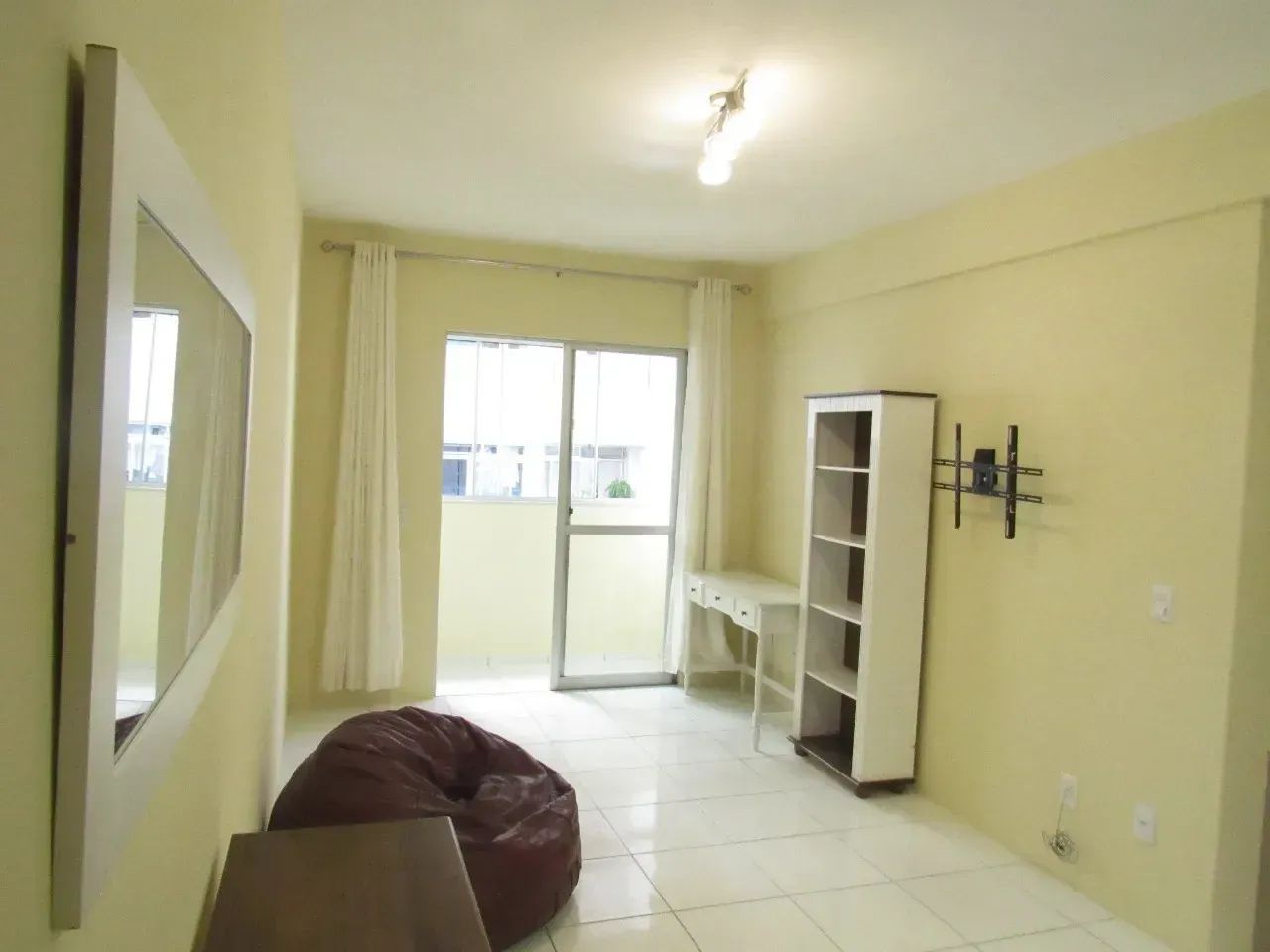 Apartamento de 1 Quarto Semimobiliado em Campinas