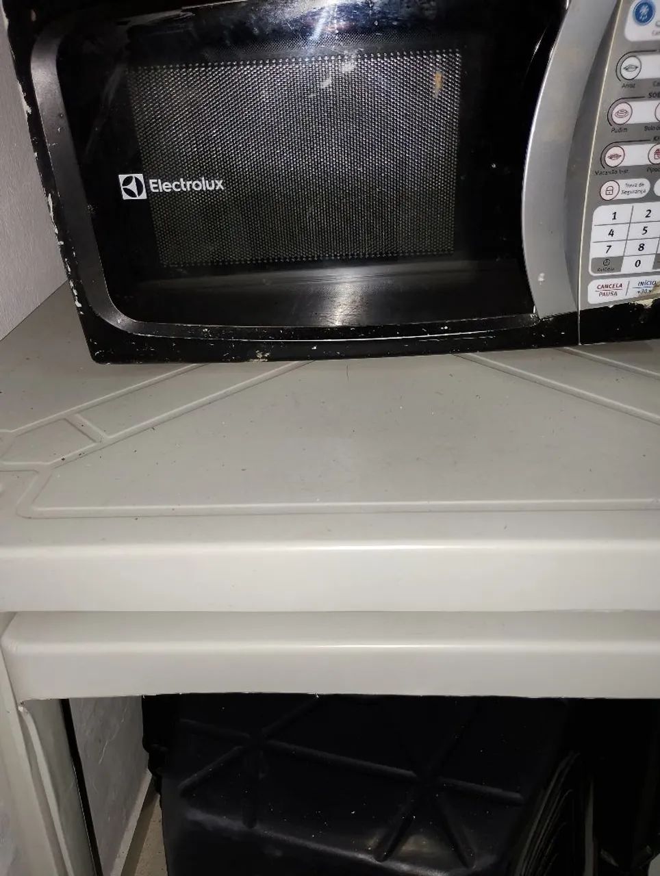 Microondas SUPER ATUAL E RESISTENTE.